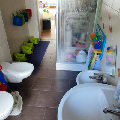mit Kinder-WC  -waschbecken